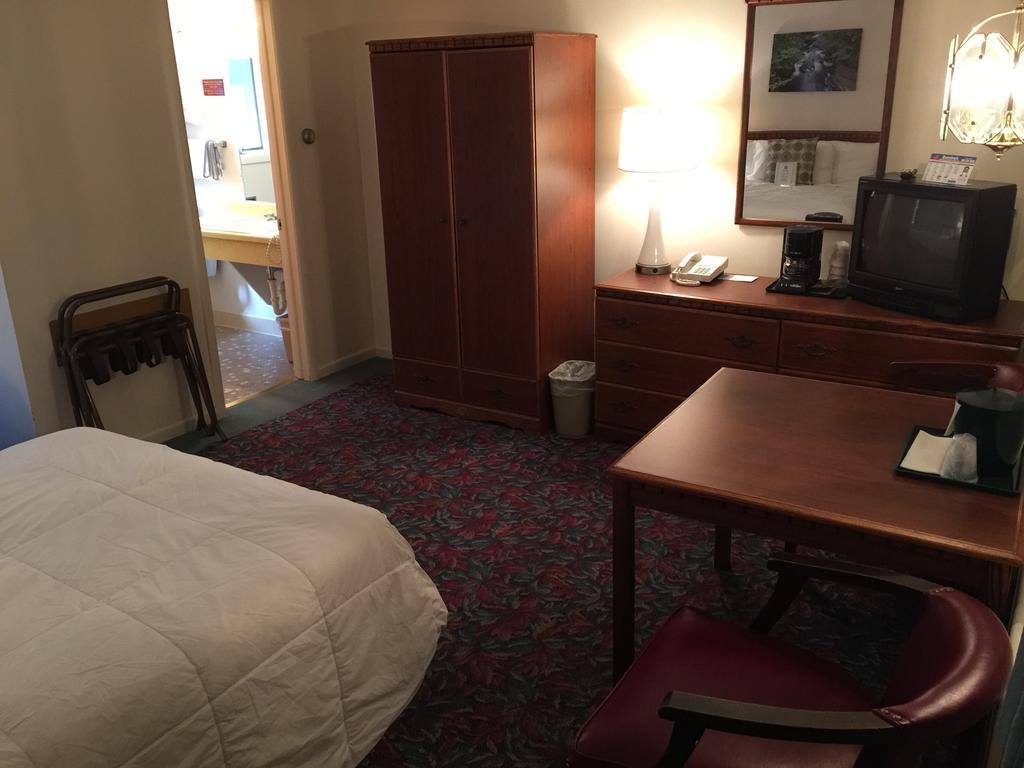Cedar Motor Inn Marquette Habitación foto